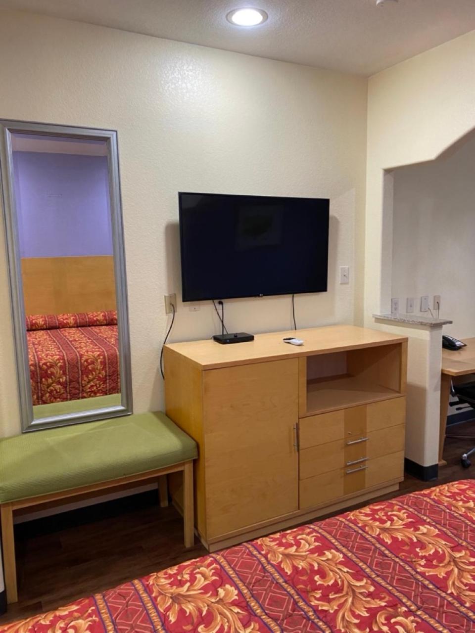 Relax Inn & Suites Angleton Esterno foto
