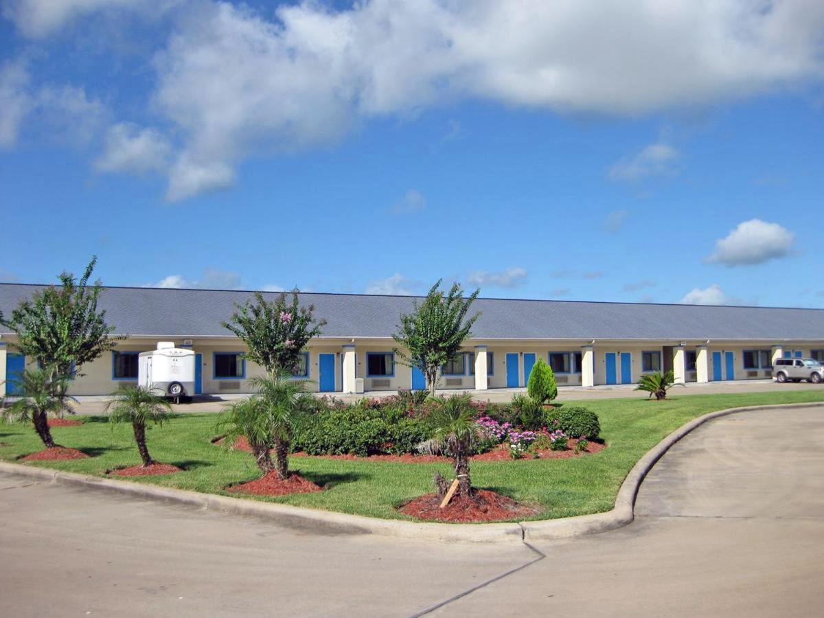Relax Inn & Suites Angleton Esterno foto